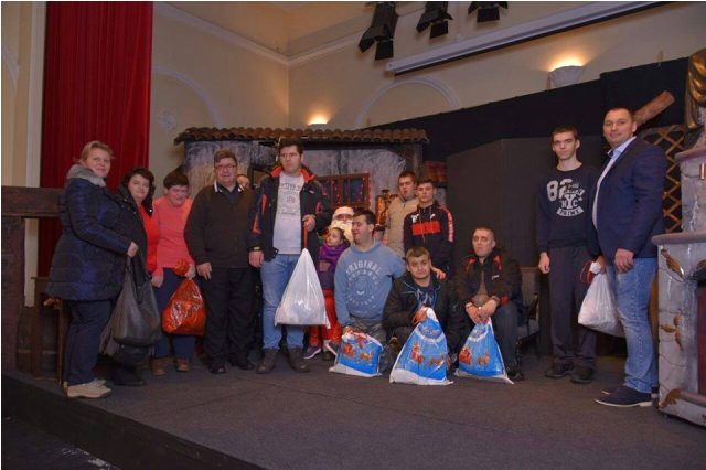 2018 12 25 PODELA PAKETICA VRANJE 2