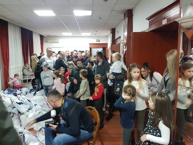 2018 12 29 PODELA PAKETICA KRUSEVAC 3
